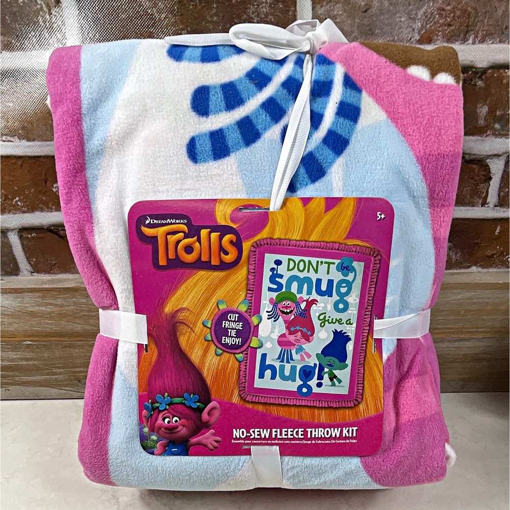 DreamWorks Trolls No-Sew Fleece Throw Kit 43 in x 59 in